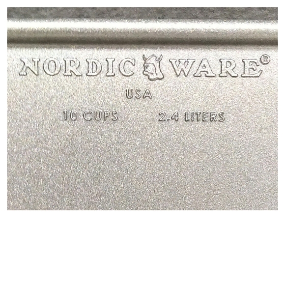 Nordic Ware x Build-A-Bear 3-D Cake Pan - 10 Cup - Picture 4 of 5